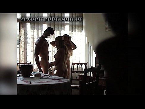 ❤️ यौन साथीहरूले एक विशाल मानिस र उहाँसँग थ्रीसमलाई निम्तो दिन्छन् ❤️  सेक्स  ❤